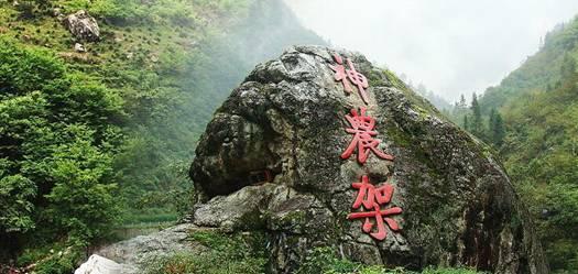 美军方称胡塞武装向一艘美国货轮发射2枚导弹